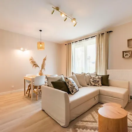 Wola Cosy Beige Apartment