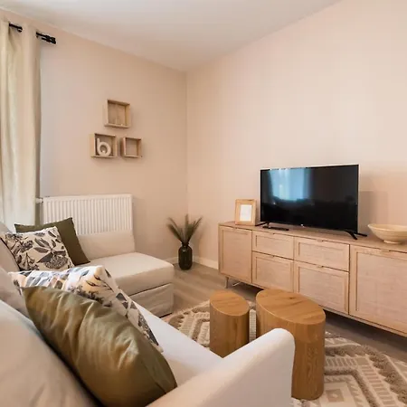 Wola Cosy Beige Apartment *