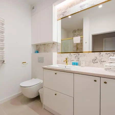 Wola Cosy Beige Apartment Warsaw